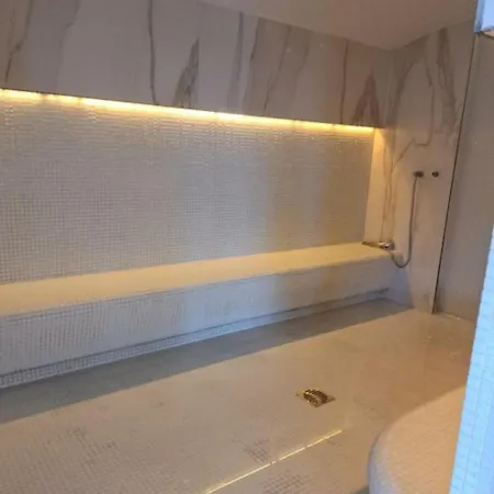 Romantique In Alezzi Cu Piscina Interioara Incalzita Sauna Masaj Gym Parking Navodari